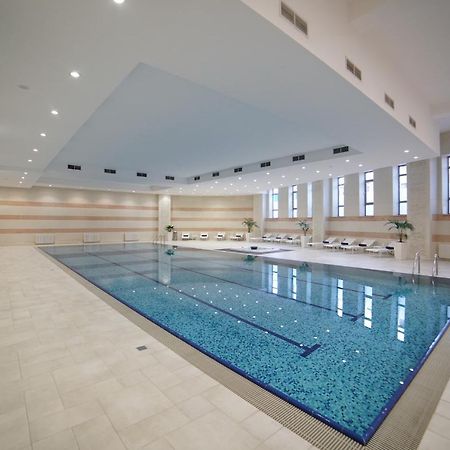 Orion Hotel Biskek Kültér fotó Swimming pool