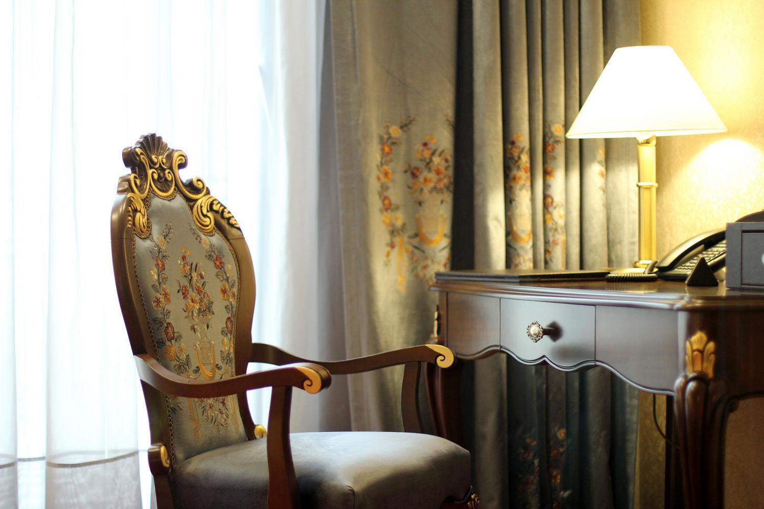 Orion Hotel Biskek Kültér fotó A chair