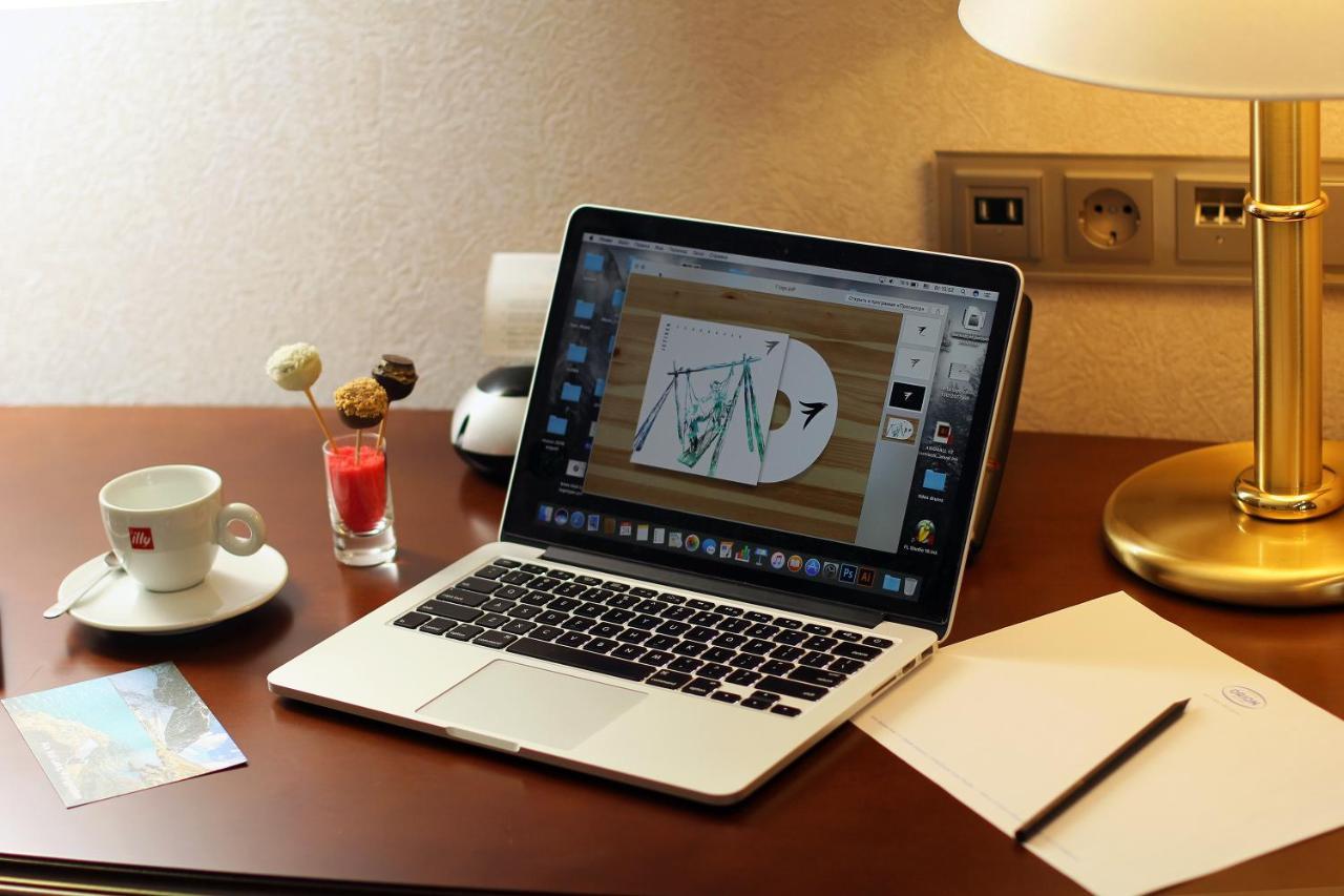 Orion Hotel Biskek Kültér fotó A Lenovo Yoga 2 Pro