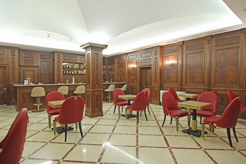 Orion Hotel Biskek Kültér fotó The interior of the bar