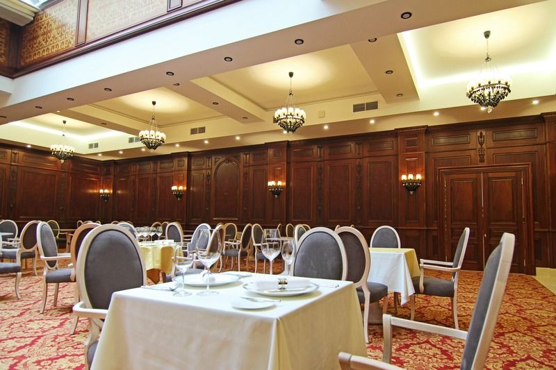 Orion Hotel Biskek Kültér fotó Restaurant