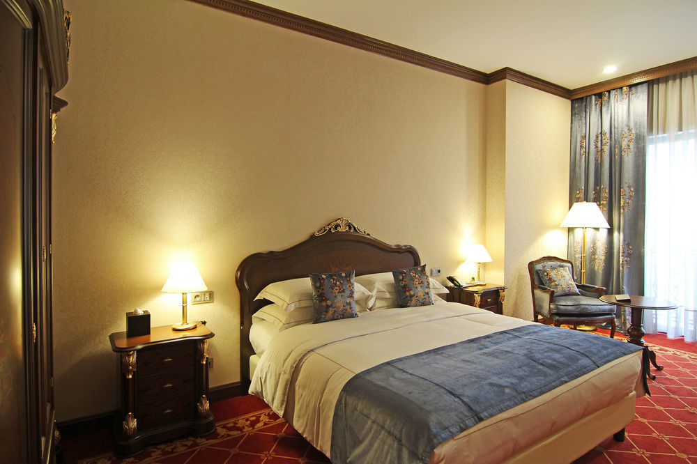 Orion Hotel Biskek Kültér fotó A room at the hotel