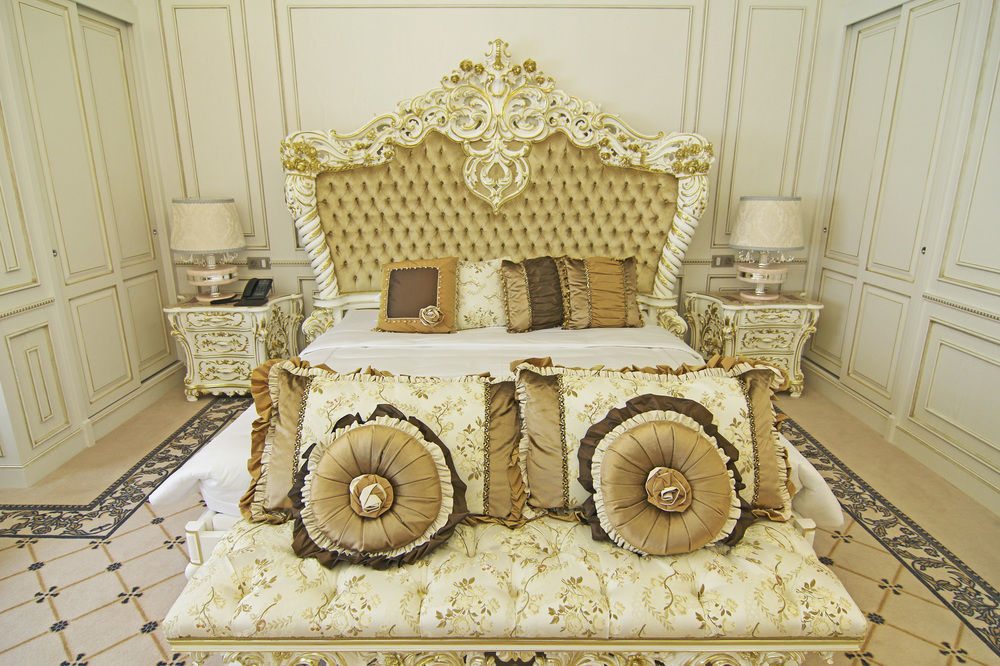Orion Hotel Biskek Kültér fotó A bedroom in the Emirates Palace