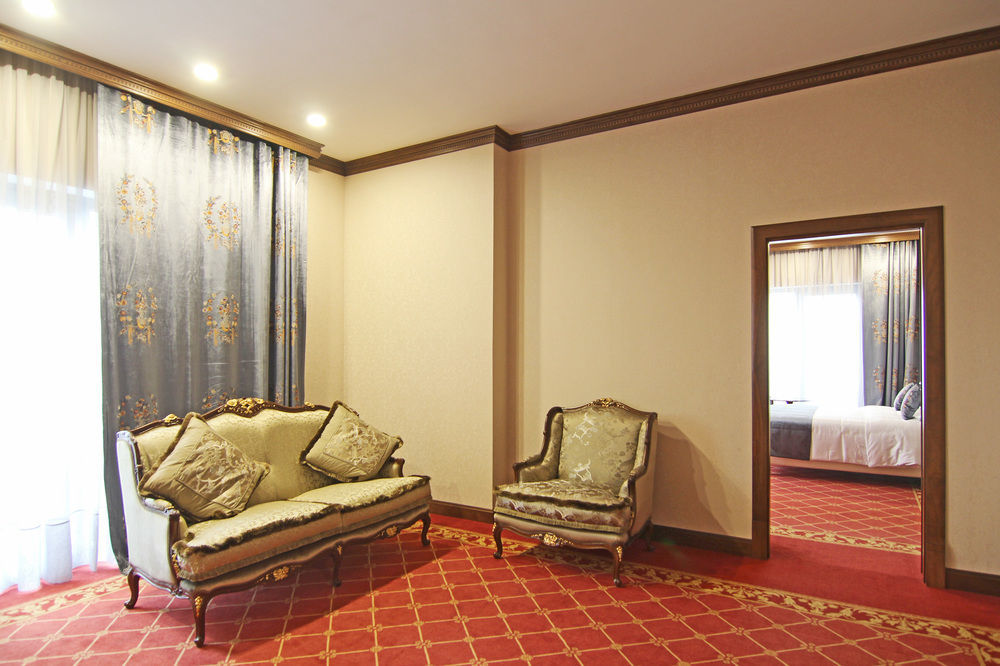 Orion Hotel Biskek Kültér fotó Suite