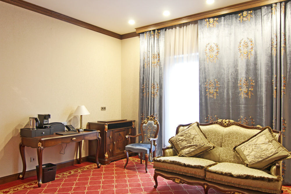 Orion Hotel Biskek Kültér fotó A room at the hotel