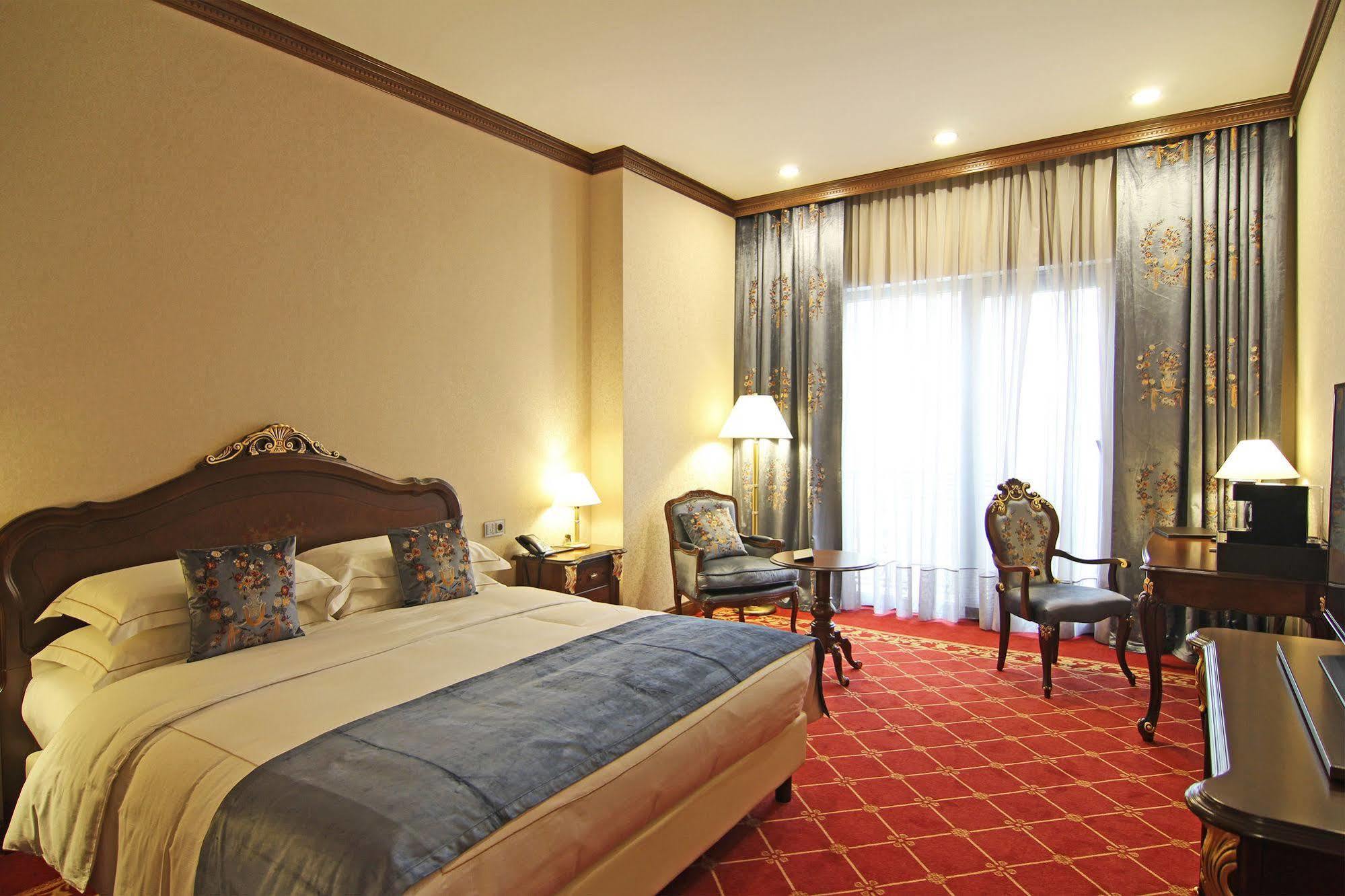 Orion Hotel Biskek Kültér fotó Deluxe Room